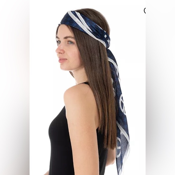 GIANI BERNINI
Women's Signature Logo Silk Square Scarf, NWT - Picture 3 of 9